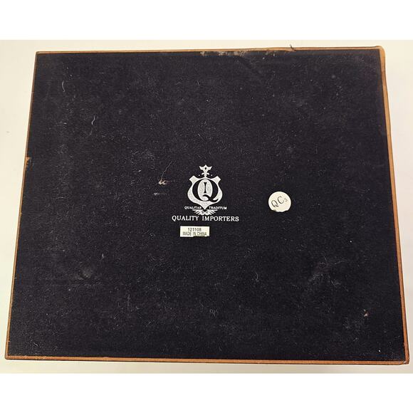 Capri-Elegant Quality Importers Wooden Desktop Humidor With Hygrometer - Picture 8 of 10